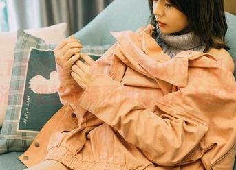 GIRLT果团网 – 妲己_Toxic的厕所哲学，浴室里的高清图册让我陷入沉思。