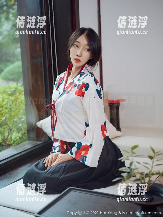 HuaYang花漾 - 心妍小公主的写真迷你合集：短裤版的清凉时刻