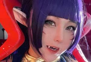 看着KANEKO_咔喵兔女郎，没想到我也跟着蹦了起来