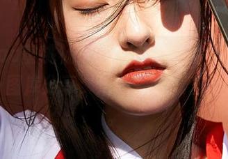 MiiTao蜜桃社 – 小魔女lily的海滩苏打水——图库分享，清凉一夏就差个椅子了。