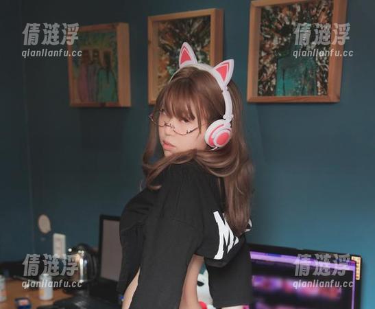 新鲜出炉的图包：Mozzi(모찌)在咖啡馆的随意一刻