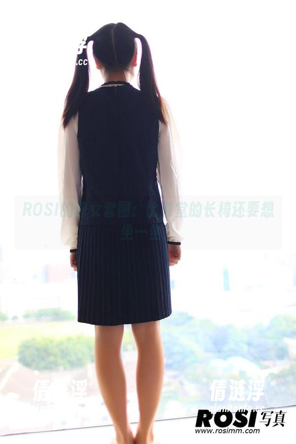 ROSI的修女套图：比教堂的长椅还要想坐一坐！