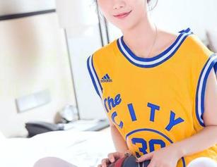 TouTiao头条女神 – 最新黑色写真，杨漫妮又练成了隐形！好吧，别问我怎么回事。