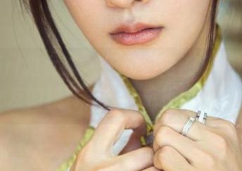 TuiGirl推女郎 – 王明明全新私拍图集：女友的模样，难以抗拒的引力。