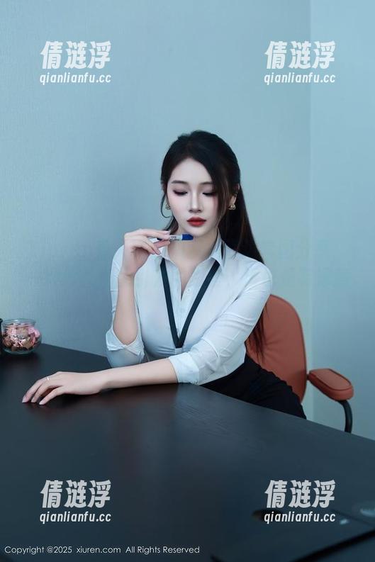 Xiuren秀人网 - 初梦瑶海边套图分享：一颗沙子都能引发的思考，海也是有深意的！