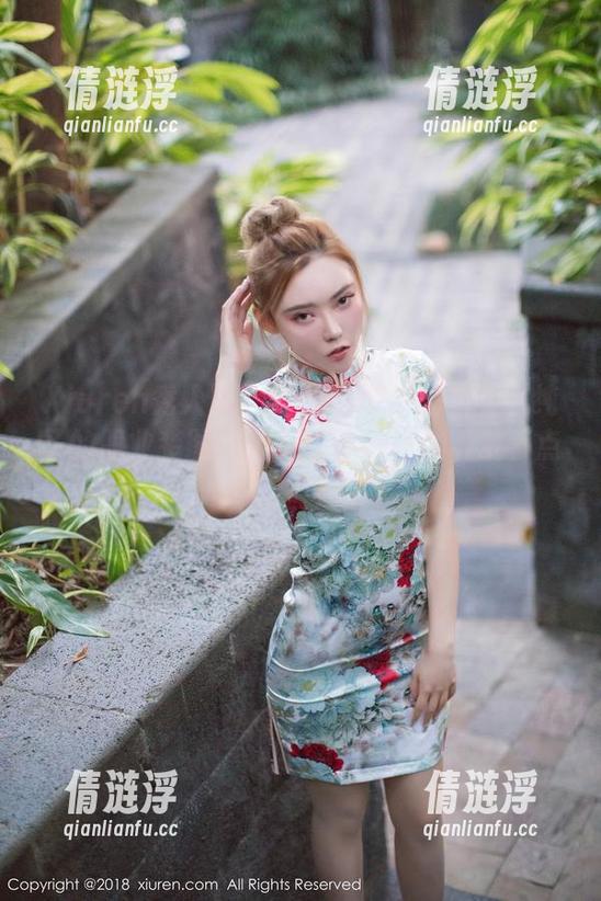 Xiuren秀人网 - 不想上班？先来看小纯子的职业装图片，下载前也许会激发一点职场斗志
