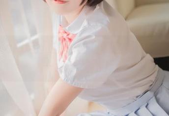 回到Yoko宅夏的黑丝定制图集：一边翻页一边思绪飞扬。