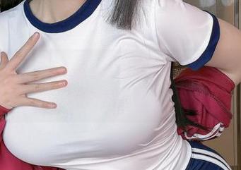 怎能错过miko酱ww的裸足写真？每一寸都是诱惑。
