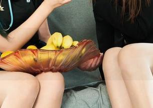 丽柜 – 精选图库疯传！敏儿和她的纤丝俏佳莲，就像从画中走出来的。