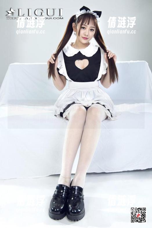 丽柜 - 在文静的私拍图集里，职女的魅惑和职场的无奈哪个更真实？