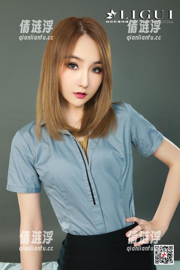 丽柜 - 原图里的柒柒：玉足写真，完美到让人想多看几眼