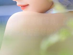 看九九八吖的在线圣诞写真，就像偷偷溜到了一家好品味的小店。