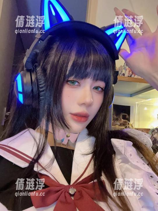 九言从不咕咕的原图，像是透过玻璃的日常，隐隐约约的让人猜测…