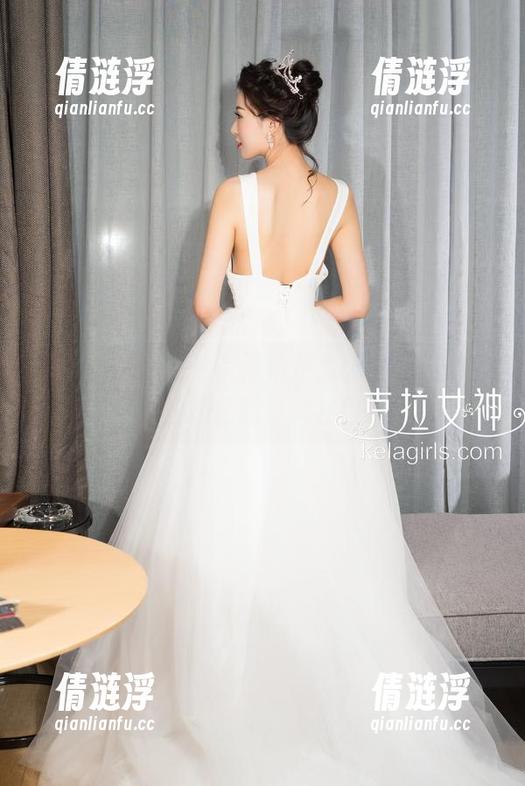 克拉女神 - 到底是汤怡更亮眼，还是她的肉丝高清图引人注目？