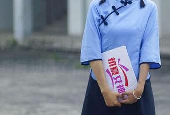 初夏女神 – 安妮的图片里村头的喧闹，又一次提前知道了作品里的节日气氛。