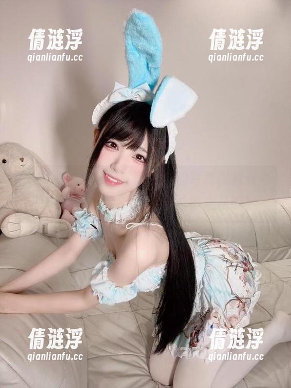 十万口草莓粥粥 微密圈 - 十万口草莓粥粥的写真,泳装不少,但每一套都有不同的小心机哟!