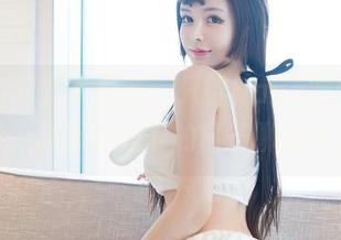嗲囡囡 – 忘了灯光，只留Hana妹的白衬衫，跟无圣光下的日子聊聊天。
