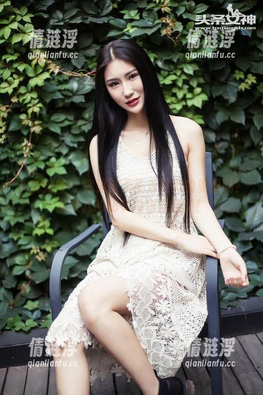 头条女神-松果儿 头条女神 - 你见过无圣光照亮的美图吗?松果儿的秘书角色开挂了!