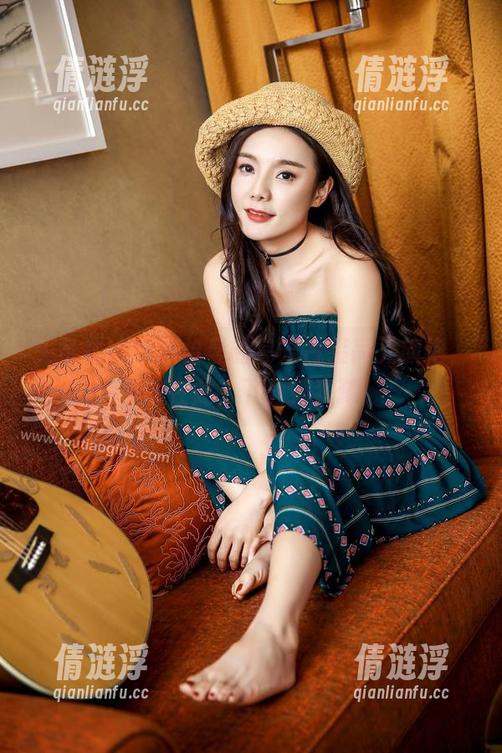 头条女神 - 陈怡曼的鸟笼古装高叉旗袍，原图在此，下载别犹豫！