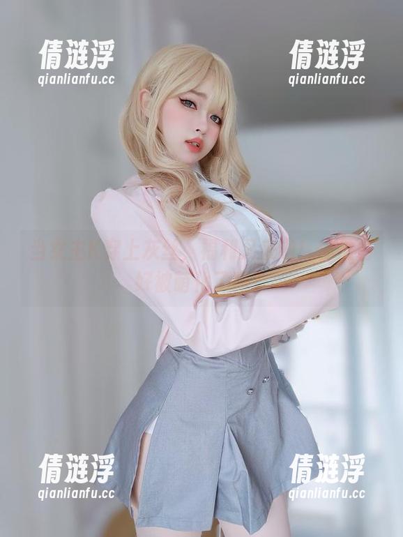 当女主K穿上灰丝，福利又来啦！你准备好被萌化了吗？