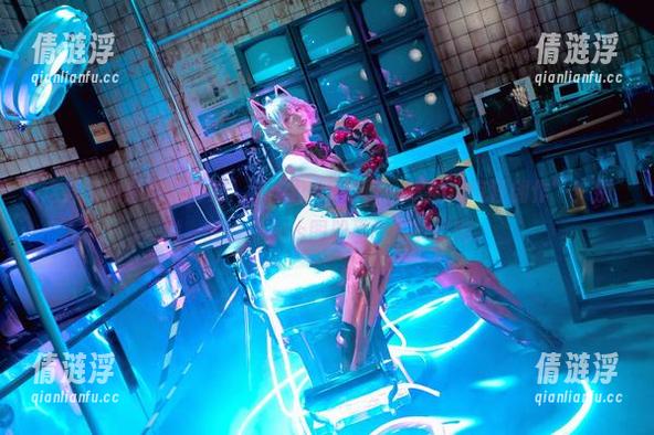 这异瞳小魅魔的形象，是安食Ajiki又一次的“疯狂创作”？别说，我好奇cos图册里的细节了啊。