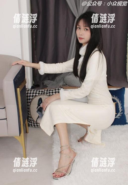 小众视觉-小薯条 小众视觉 - 小薯条的写真图集:把毛衣穿得如此诡异,你究竟在想啥?