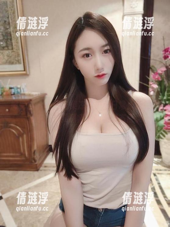 微密圈 - 小玉吃果冻的护士日常：新的合集中，又要抓痛人的慵懒态度。