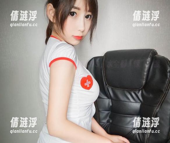 更新！小酥酱在泳池里的COS，水全都“惊”，我也是。