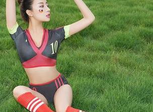 尤蜜荟 – 观看这张抖娘利世修女的照片，原图中似乎还有事情没讲完。