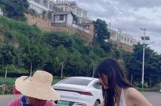 微密圈 – 这回就是阿朱啊的最新图册，别忘了抓紧美脚的每一个角度！