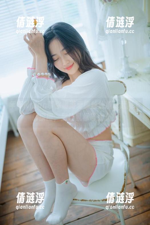 年年Nnian带你遨游爱丽丝仙境，赶紧下载原图，别让鼠标等太久！