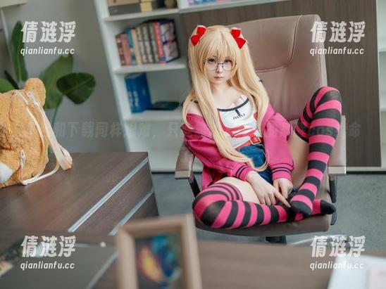 早起和下载同样艰难，只能靠幼水铃衣的晨醒cos续命了。