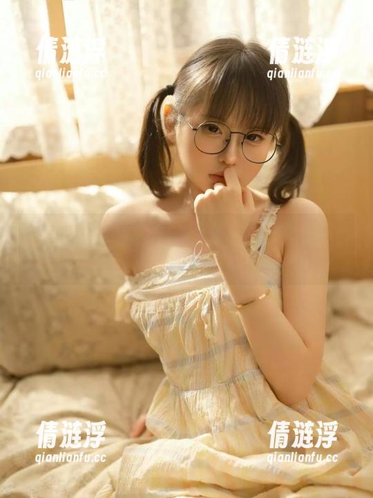 私拍里的幼水铃衣，你的电子女友竟然有这身姿？好像不止是虚拟而已！
