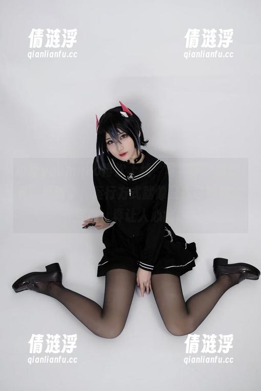 幼爱youmeko再次上线，写真集“胡滕JK”更新了，运行方式就像是找寻隐藏的宝藏，真让人心痒。