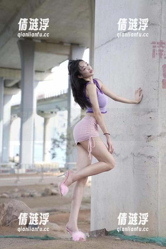 微密圈 - 瑜伽和徐珺大哥，这组作品似乎要告诉我什么，但我还没想明白。