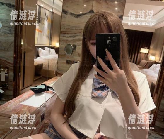 微密圈 - 写真日记：无欲无求的推土君呼唤，车厢内的白丝传说