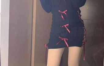 黑色写真：木之本果盯着黑暗的那头