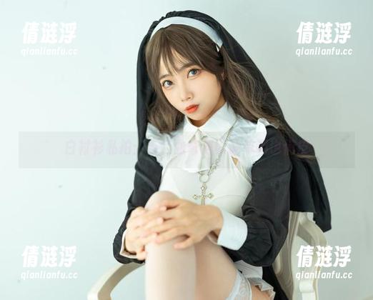 白衬衫私拍：杏仁曲奇何以让单调也俏皮