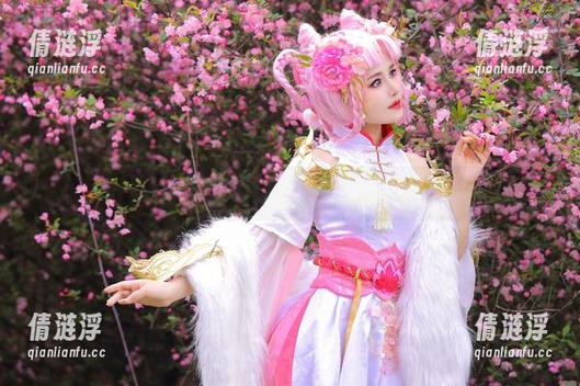 桃暖酱连婚纱都穿得那么可爱，下载图片后会不会变得更美？