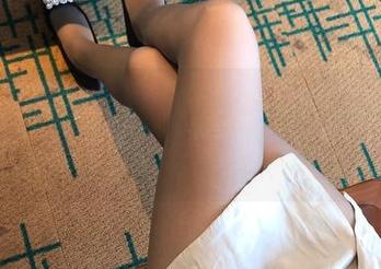 微密圈 – 私房特供：“梦里一只喵”与白色吊带袜的暧昧一角，呵，爱意源源不断。