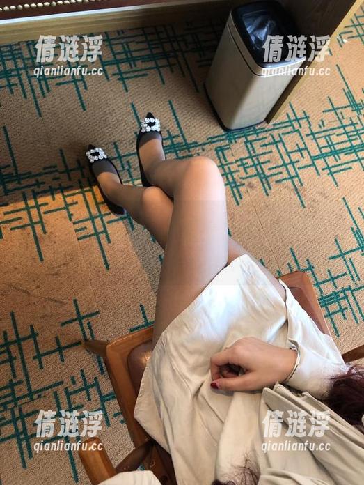微密圈 - 私房特供：“梦里一只喵”与白色吊带袜的暧昧一角，呵，爱意源源不断。