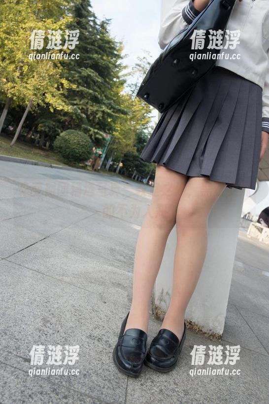 森萝财团精选写真：教室之外，黑丝学妹的不为人知