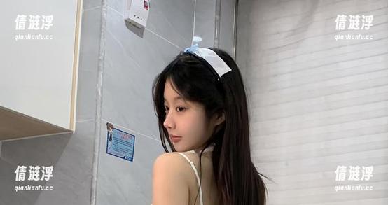 微密圈 - 火龙果羊的红色连体吊带，真心惹人注目，给我来张无圣光的图片吧！