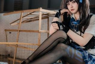 白莉爱吃巧克力的私拍：连衣裙与吃泡面，没啥关系，纯粹就是爱！
