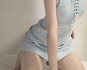 微密圈 – 相扑猫的美脚写真集，下载后你会想立刻去找一个沙发躺下！