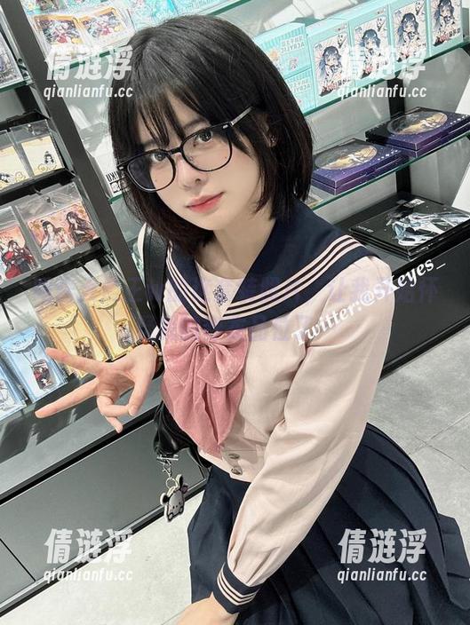 眼酱大魔王w的这套装照片，让我开始怀疑我的穿衣品位了…