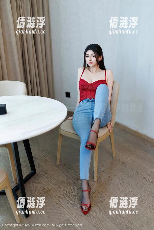 秀人网 - 希雅sia——在线写真中的职业装女王，一点都不正经