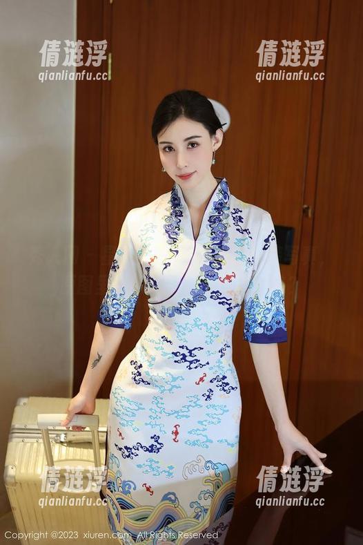 秀人网 - 星小兔Meetu的职业装写真，原图里好像能看到她的香水味？