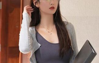 秀人网 – 厨娘涵涵Luna的私拍套图：看这身影，做菜不如撩人