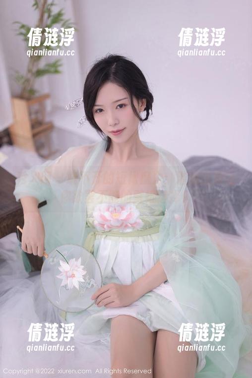 秀人网-璀灿 秀人网 - 绕不开的短裙魔力:璀灿合集让你欲罢不能的壁纸选择!